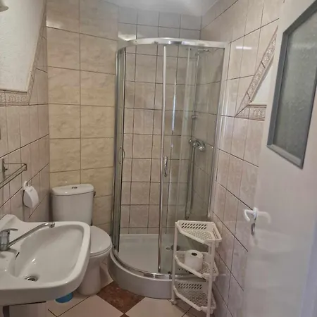 Agnes Kwatera prywatna *